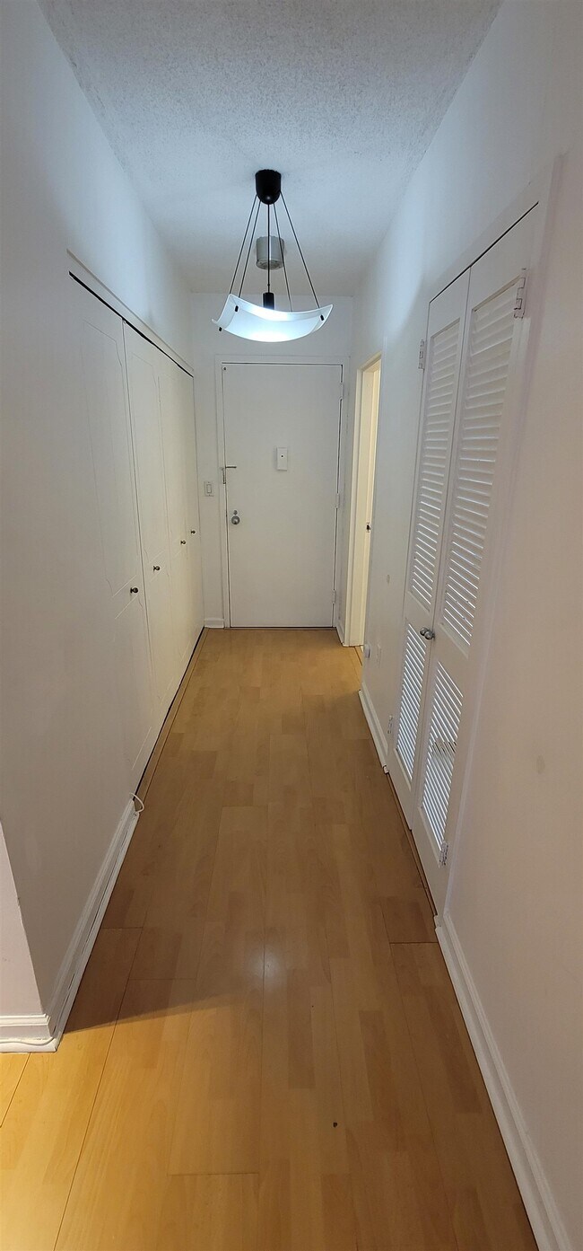 Building Photo - 45 River Dr S