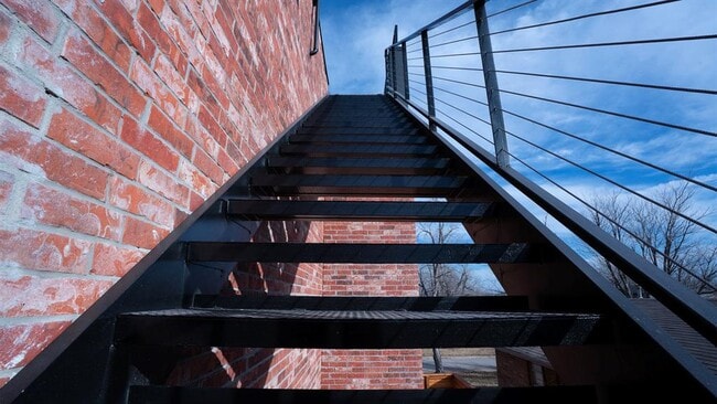 Building Photo - 605 N Idaho Ave