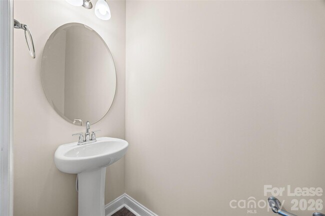 Building Photo - 1018 Chicory Trce