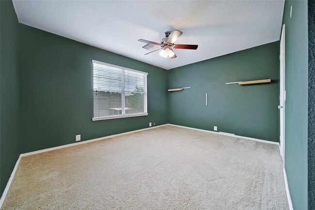 Building Photo - 5802 Spring Sunrise Dr