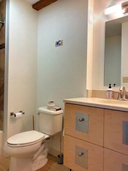 Building Photo - 22 Cottage Park Ave