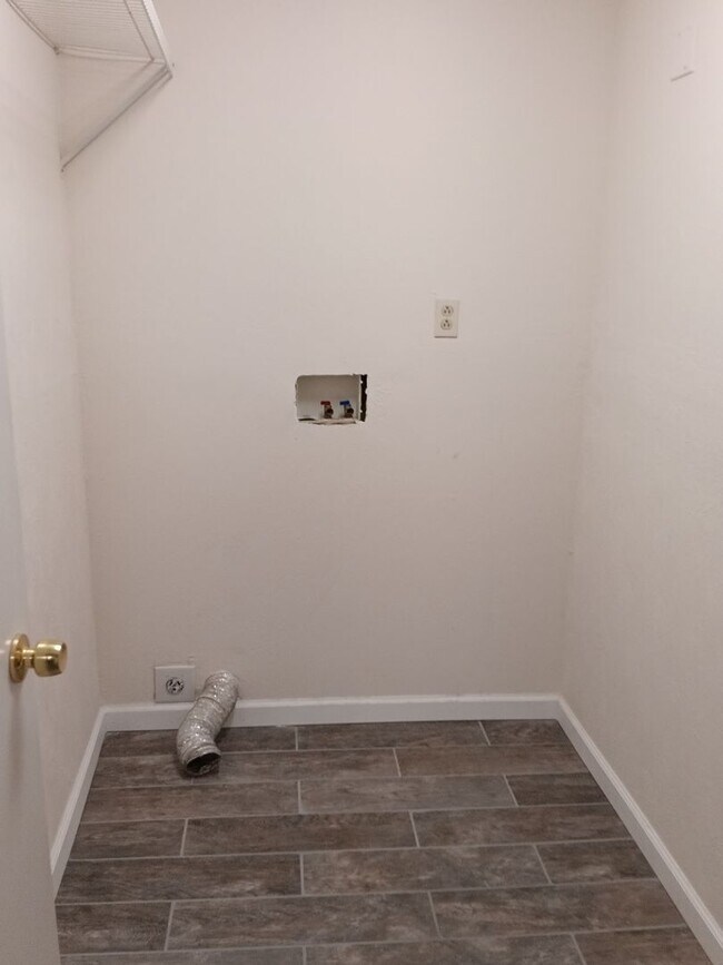 Building Photo - Stunning 3-bedroom, 2-bathroom home! Comin...