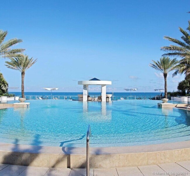 Building Photo - 3101 S Ocean Dr