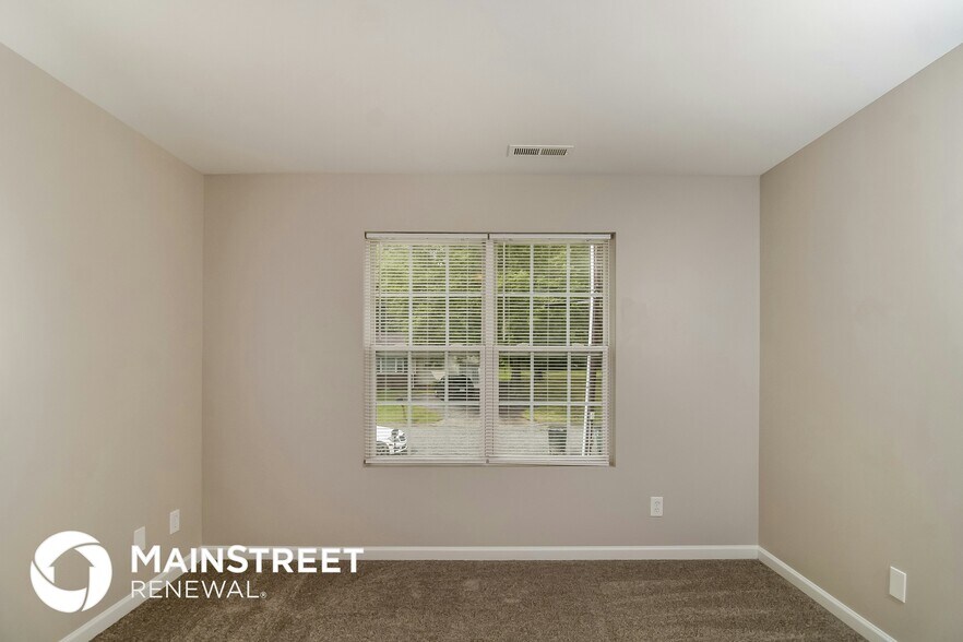 Building Photo - 3921 Springbrook Dr