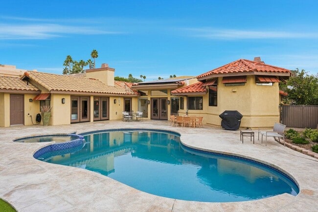 Building Photo - 10 Venus Dr