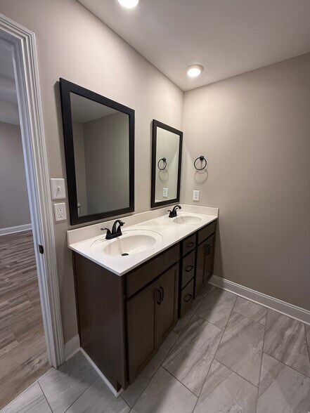 Primary Bathroom - 1100 Cardinal Creek Dr