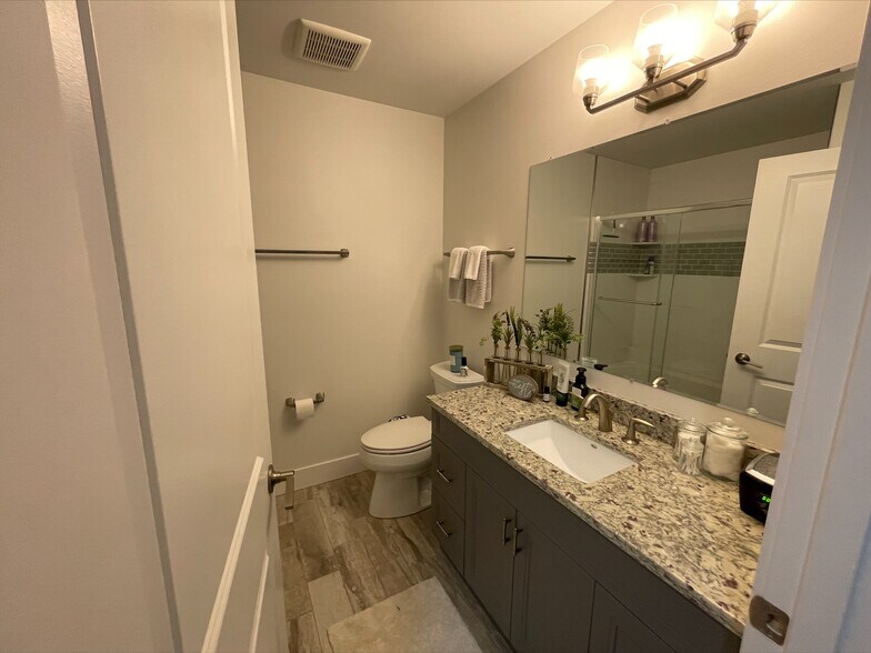 Spare Bath - 2699 Hazelnut Trl