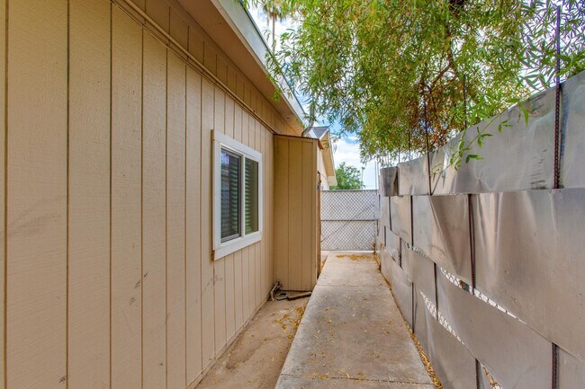 Building Photo - 510 E Belmont Ave