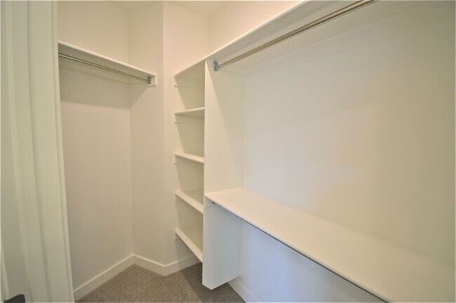 Building Photo - 8373 Iris Lumi Ln