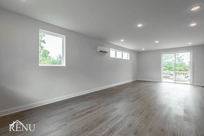 Building Photo - 5706 Sofias Cir