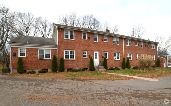 Front of Building Photo - Maplewood Apartments