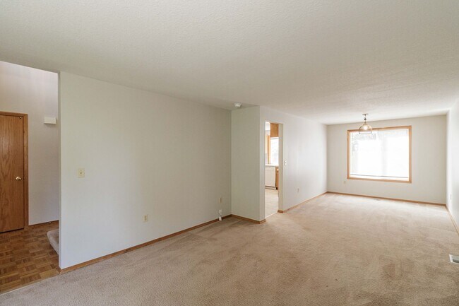 Building Photo - Spacious 4 Bedroom Home | 2,116 SF | Great Room with Fireplace | Fenced Backyard & 2-Car Garage