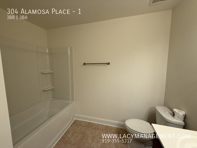 Building Photo - 304 Alamosa Pl