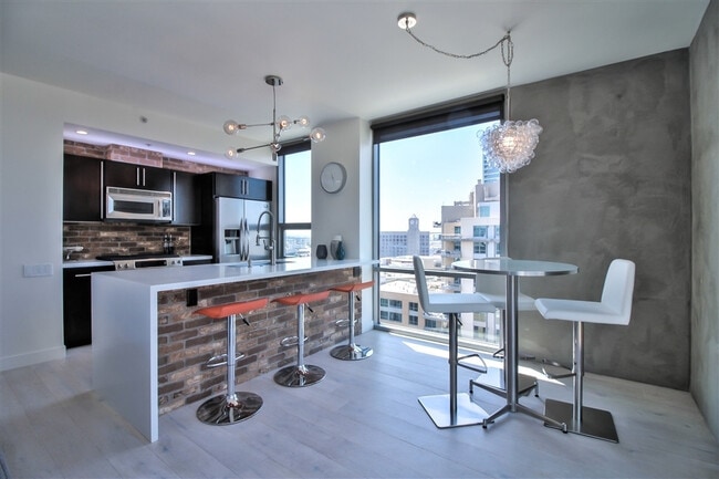 Building Photo - East Village 13th floor condo with panoramic views