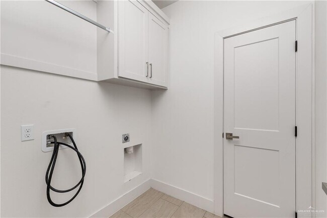 Building Photo - 18 S 42nd St