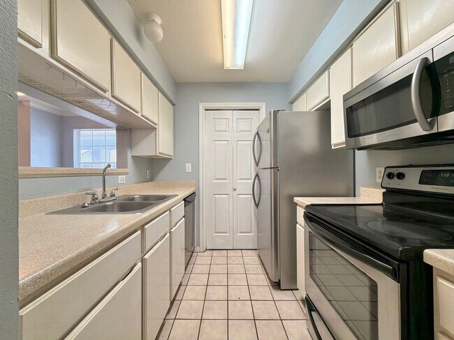 Building Photo - 501 W 26th St