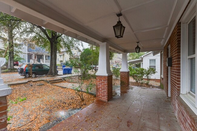 Building Photo - Cozy 3BR/2BA Home Steps from USC – PRE-LEA...