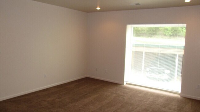 Building Photo - Available June 21!!