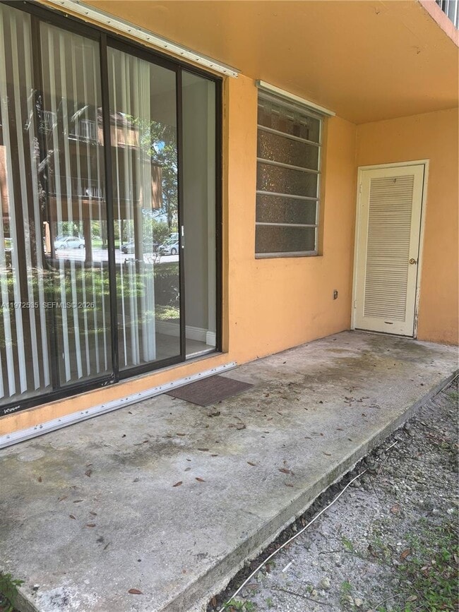 Building Photo - 400 Commodore Dr