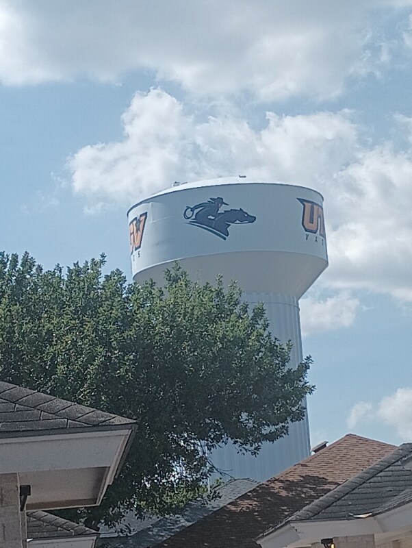 Building Photo - 915 Lexington Cir