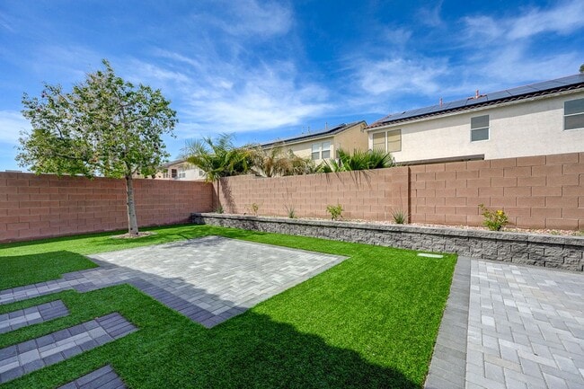 Building Photo - Stunning one story in the NW!