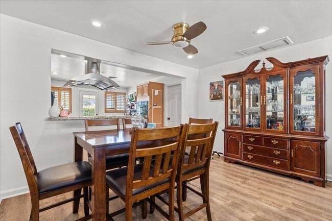 Building Photo - 535 W 19th St