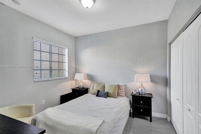 Building Photo - 8518 SW 214th Ln