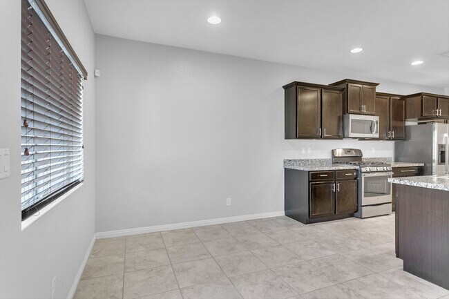 Building Photo - Great Southwest Home