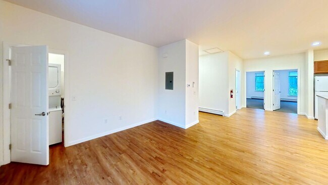 Building Photo - 2 bed, 1 bath townhouse style apartment with washer & dryer provided (45 Griffin Ln #201)