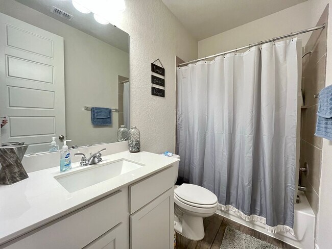 Building Photo - 3 Bedroom/2 Bath Kallison Ranch Subdivision