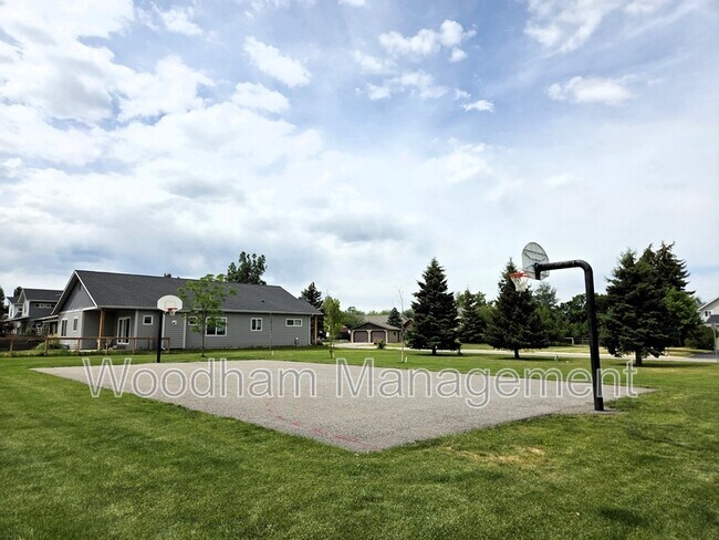 Building Photo - 3026 W Villard St