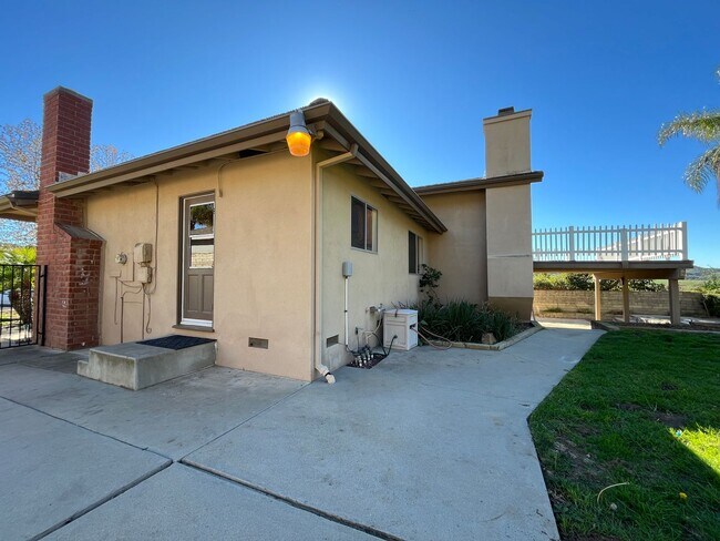 Building Photo - MOUNTAIN VIEWS!! Newbury Park 4+2.5 w/family rm, 2 fireplaces, cul-de-sac!