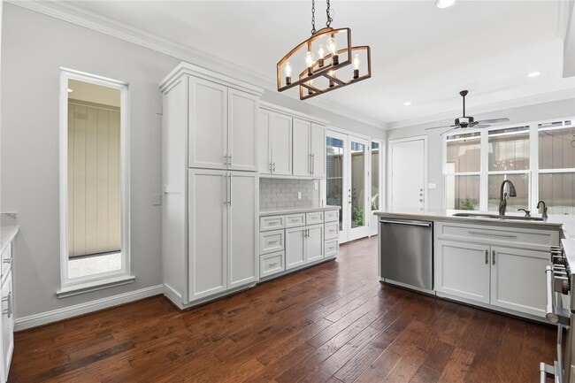 Building Photo - 7535 Olympia Dr