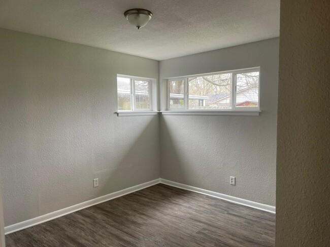 Building Photo - 1008 Sharon Dr