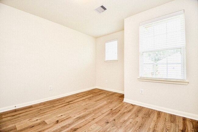 Building Photo - 10909 Panther Ct