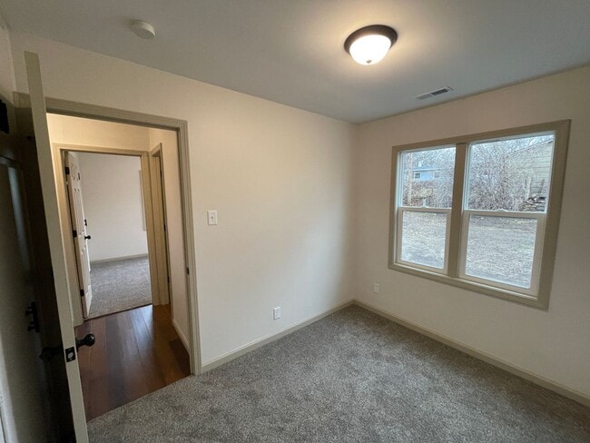 Building Photo - Update 3 Bed/1 Bath Home!