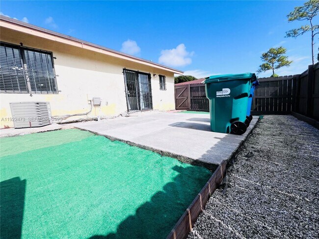 Building Photo - 14020 SW 281st Terrace