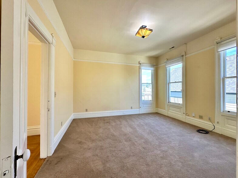 Building Photo - 817 Foothill Blvd