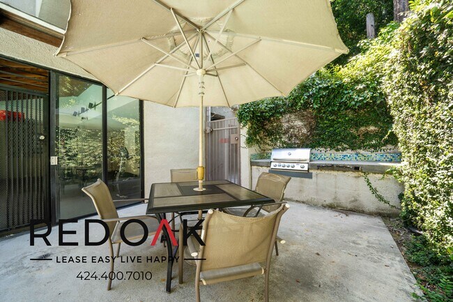 Building Photo - 4651 Cahuenga Blvd