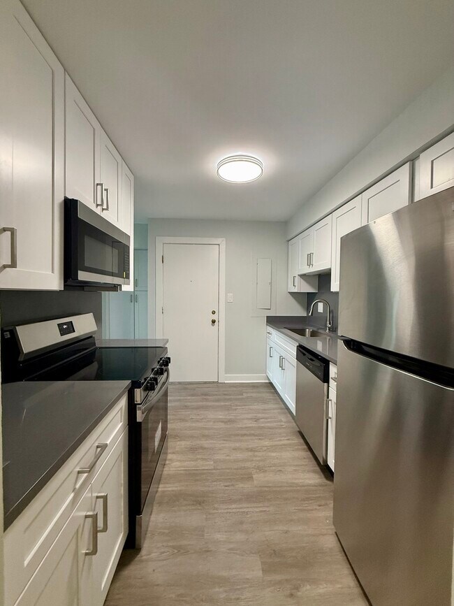 Building Photo - 1173 S Forums Ct