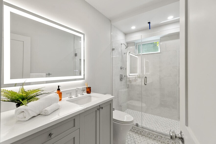 Building Photo - 8 Holly Ave