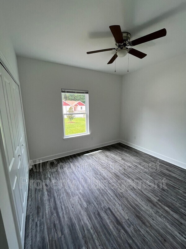 Building Photo - 340 Melrose Dr
