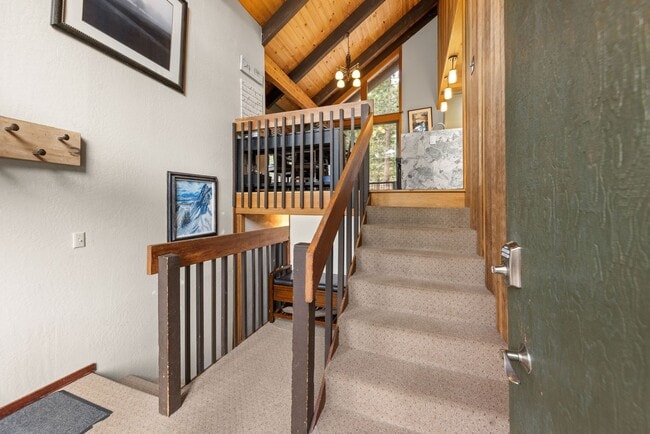 Building Photo - Alpine Meadows Winter Escape Ski Lease