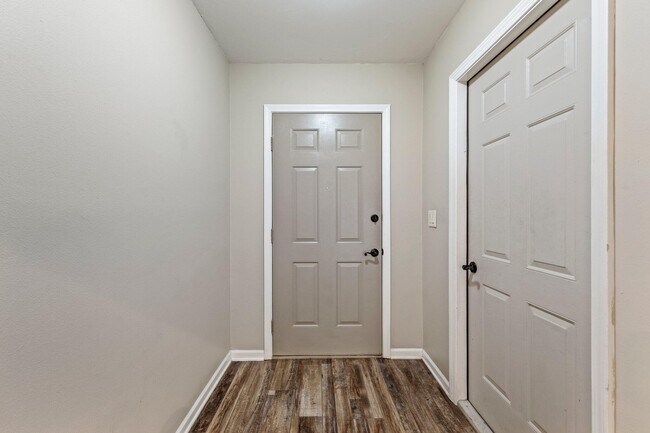 Building Photo - 429 Springwood Way