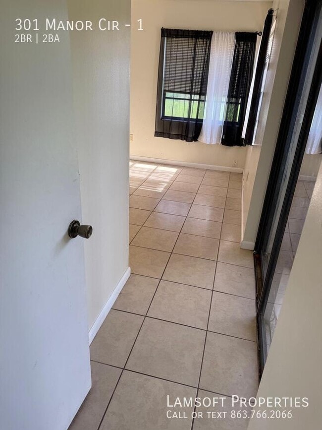 Building Photo - 301 Manor Cir