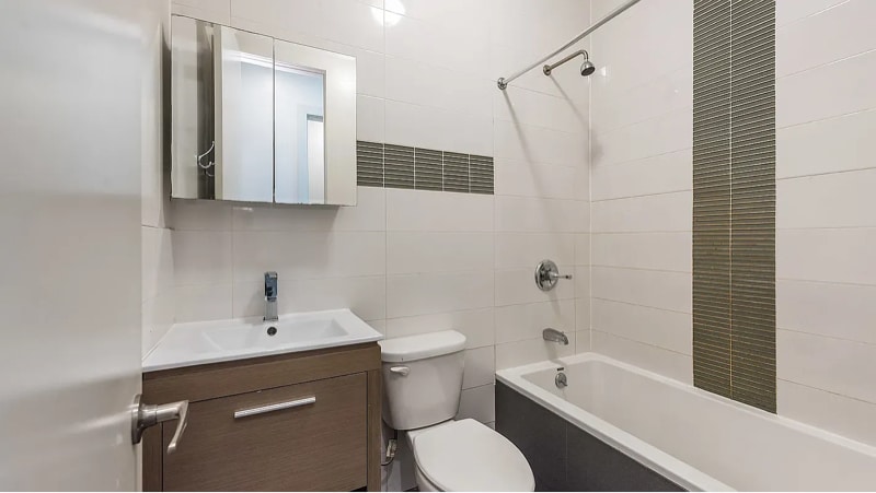 Building Photo - 222 Suydam St