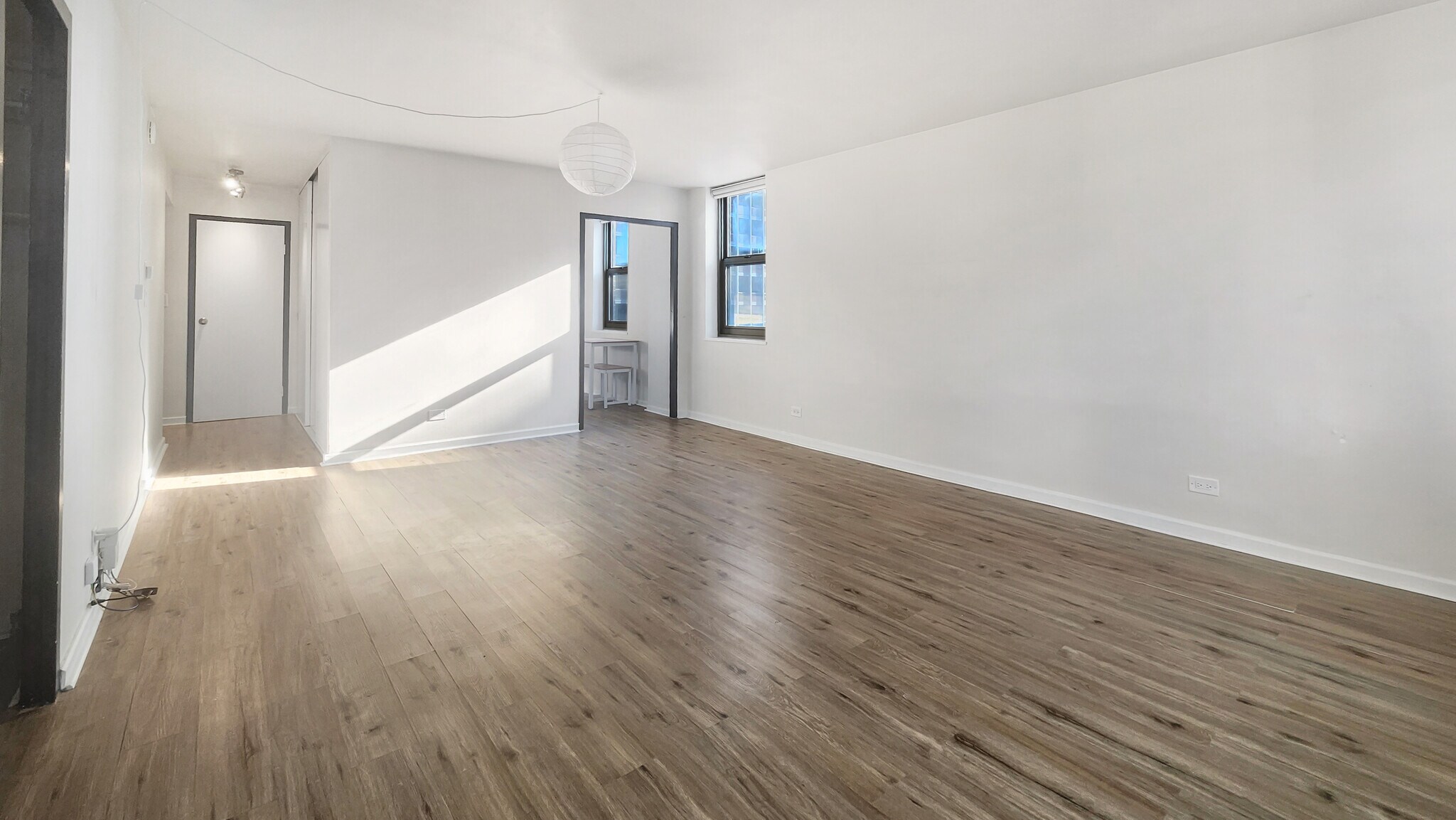 Building Photo - 253 E Delaware Pl