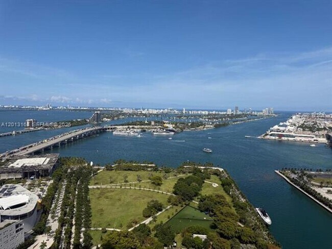 Building Photo - 900 Biscayne Blvd