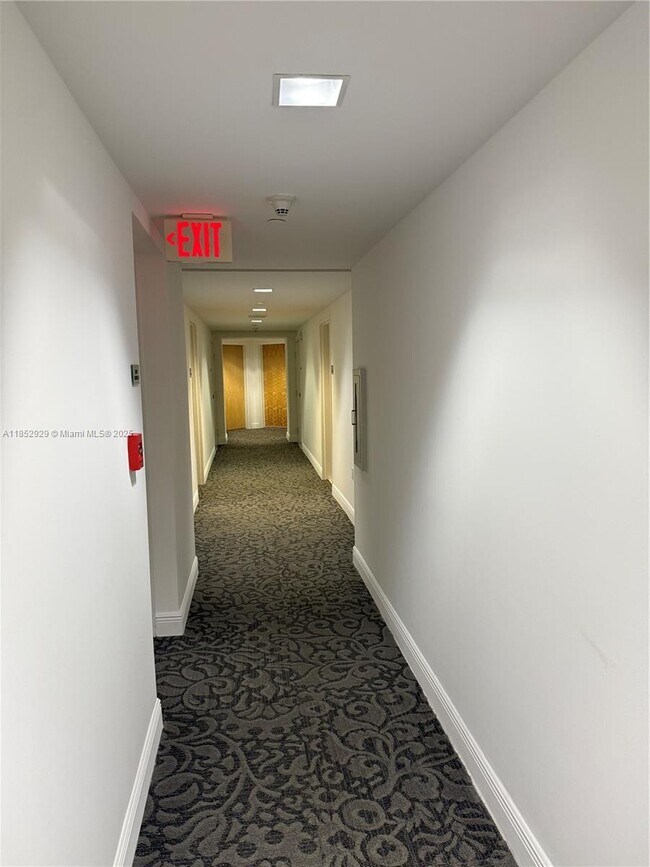 Building Photo - 350 S Miami Ave