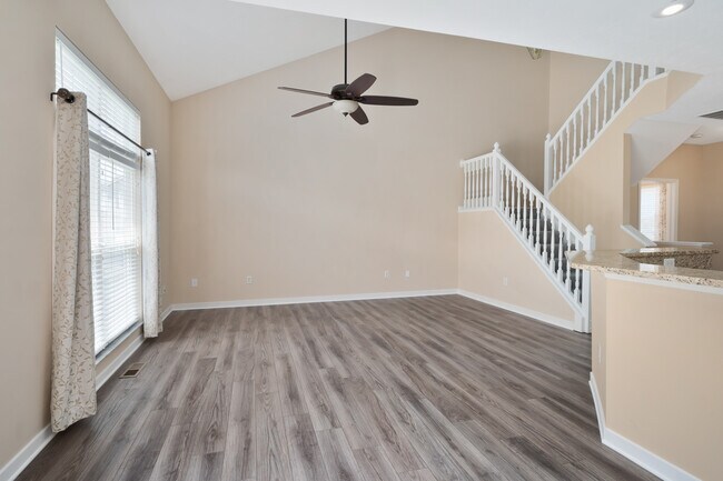 Building Photo - 670 Mystic Pointe Dr